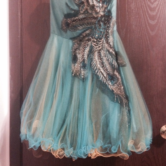 Strapless peacock dress - Picture 2 of 4
